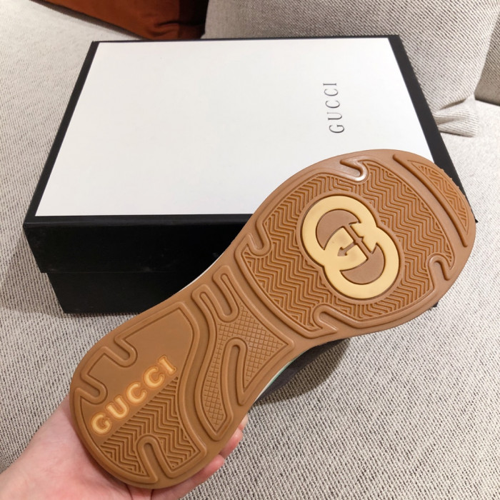 G*u*i mid sneaker