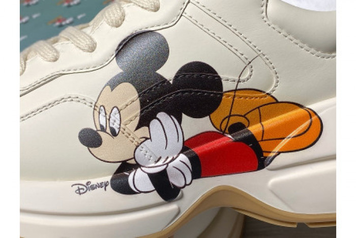disney & G*u*i 602049 drw00 9522