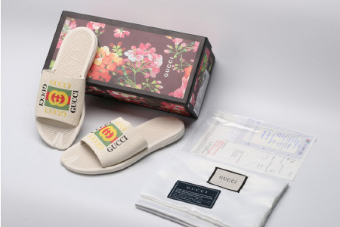 G*u*i slippers